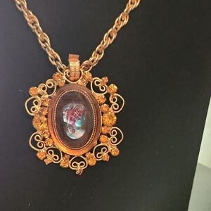 Elegant Cameo Pendant Necklace